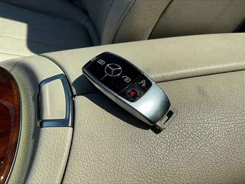 Used 2019 Mercedes-Benz E 300 4MATIC image 35