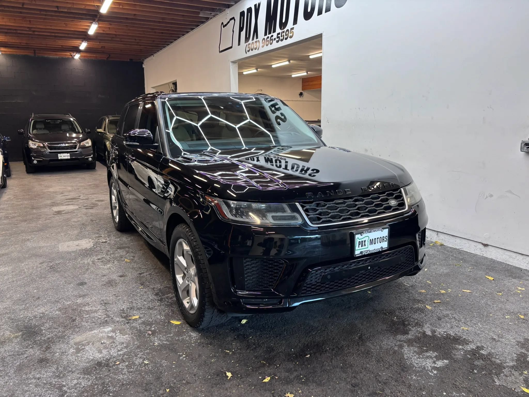 Used 2018 Land Rover Range Rover Sport HSE AWD/4WD image 2