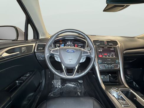 Used 2019 Ford Fusion SEL FWD image 16