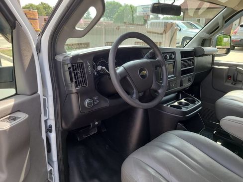 Used 2018 Chevrolet Express 2500 Extended image 42