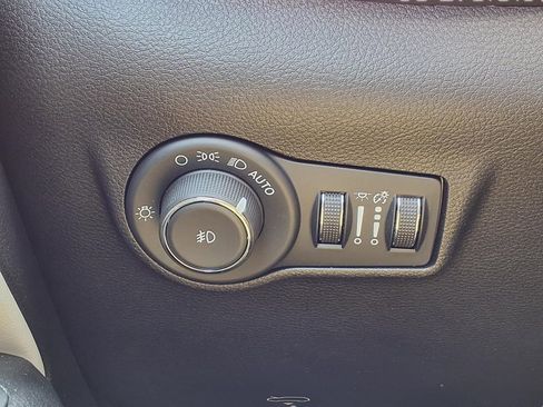 Used 2025 Jeep Compass Limited AWD/4WD image 16