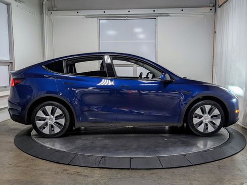 Used 2023 Tesla Model Y Long Range image 9