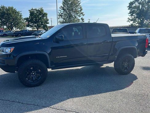 Used 2022 Chevrolet Colorado ZR2 w/ ZR2 Midnight Special Edition AWD/4WD image 3