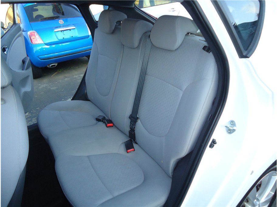 Used 2013 Hyundai Accent SE FWD image 13