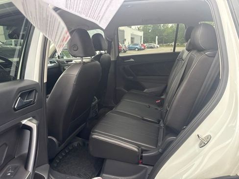 Used 2024 Volkswagen Tiguan SE FWD image 11