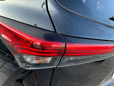 Used 2023 Toyota Highlander XLE image 29