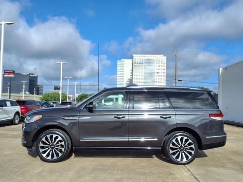 Certified 2022 Lincoln Navigator Reserve AWD/4WD image 23