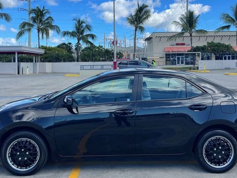 Used 2018 Toyota Corolla LE image 2