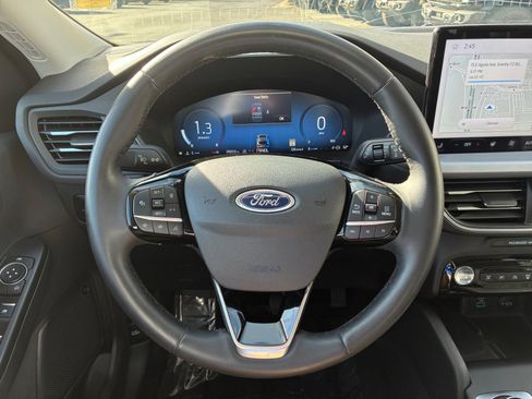 Certified 2023 Ford Escape Platinum w/ Premium Technology Package image 9