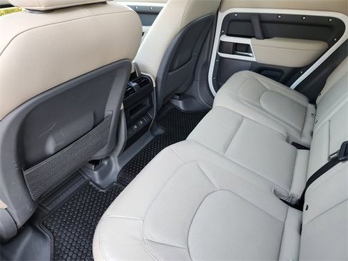 Used 2024 Land Rover Defender 110 S image 28