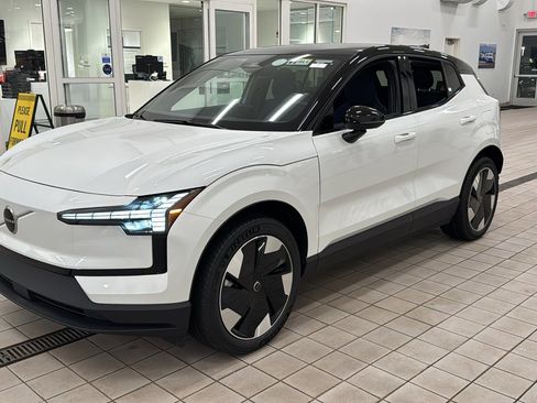 New 2026 Volvo EX30 Plus w/ Climate Package AWD/4WD image 9