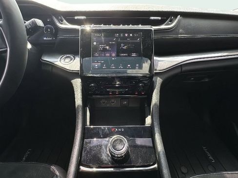 Used 2023 Jeep Grand Cherokee L Laredo image 10