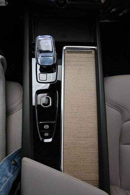 New 2026 Volvo XC60 B5 Plus w/ Protection Package Premier AWD/4WD image 11