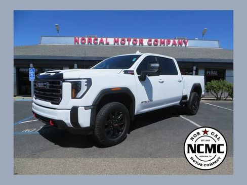 Used 2025 GMC Sierra 2500 AT4 AWD/4WD image 1