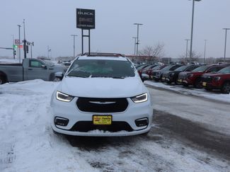 Used 2023 Chrysler Pacifica Pinnacle video 2