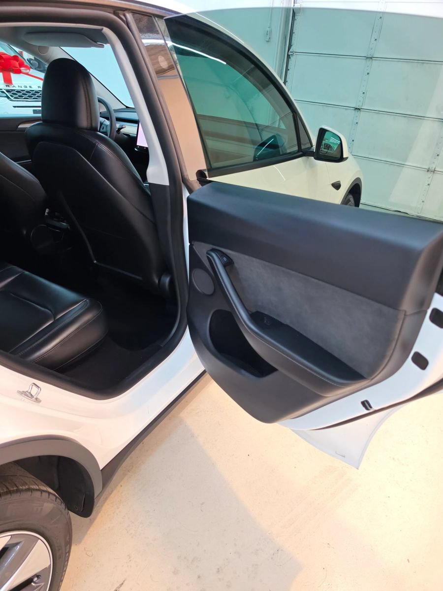 Used 2024 Tesla Model Y Long Range AWD/4WD image 25