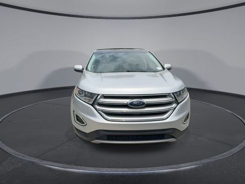 Used 2018 Ford Edge Titanium w/ Equipment Group 301A FWD image 3