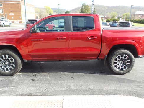 Used 2024 Chevrolet Colorado Z71 w/ Z71 Convenience Package 2 image 5