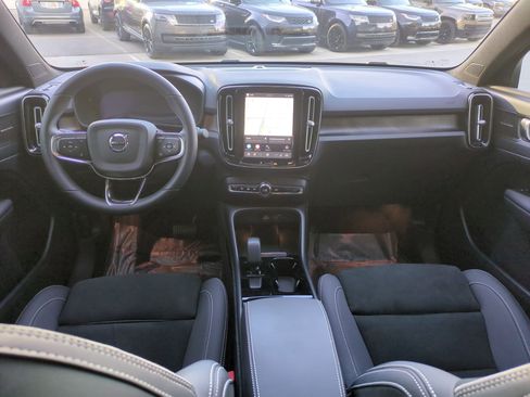 Used 2023 Volvo C40 P8 Recharge Ultimate image 28