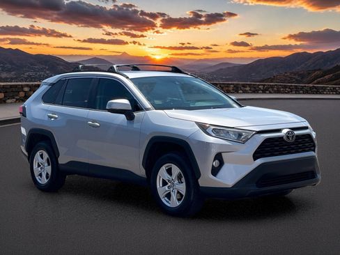Used 2019 Toyota RAV4 XLE w/ Carpet Mat Package FWD image 7