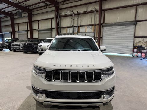 Used 2022 Jeep Wagoneer Series III RWD image 10