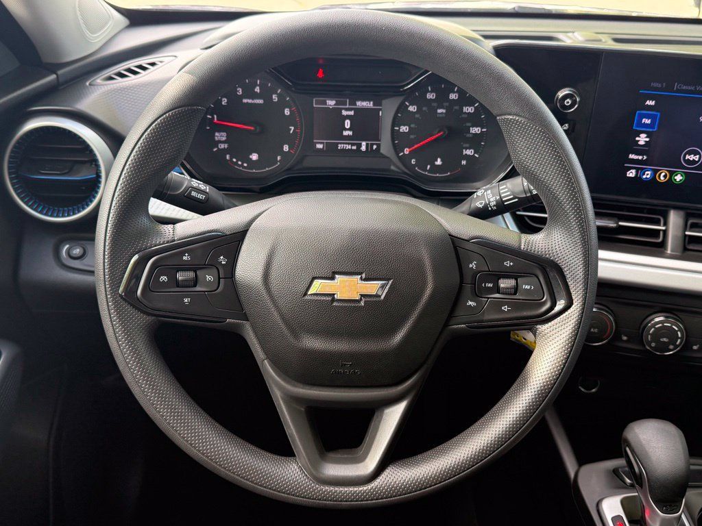 Used 2024 Chevrolet Trax LS w/ LS Convenience Package FWD image 16