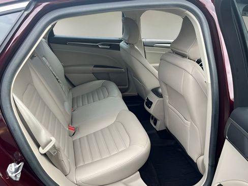 Used 2018 Ford Fusion SE w/ Equipment Group 602A FWD image 15