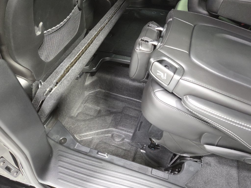 New 2026 Chrysler Pacifica Select w/ S Appearance Package FWD image 32