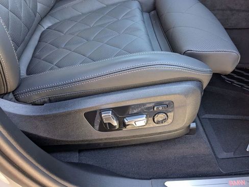 Used 2025 BMW X7 xDrive40i image 32