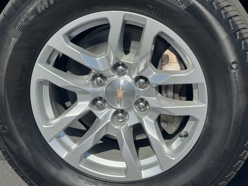 Certified 2024 Chevrolet Suburban LS image 8