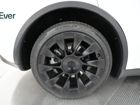 Used 2023 Tesla Model Y Long Range AWD/4WD image 9