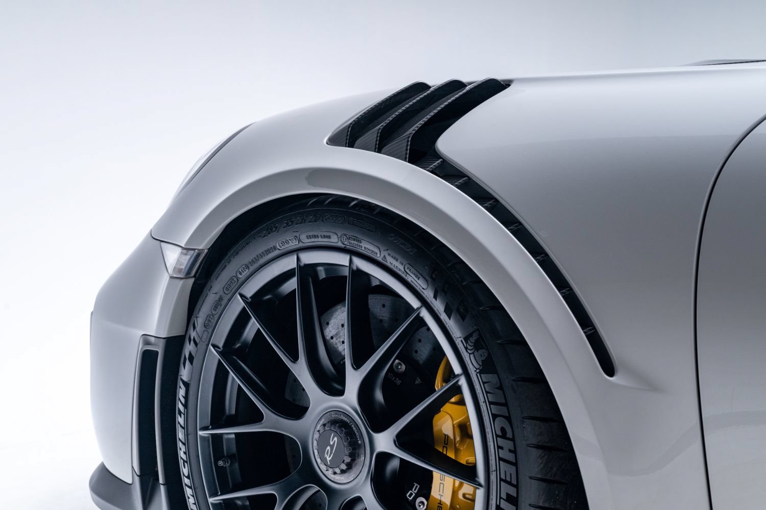 Used 2018 Porsche 911 GT2 RS RWD image 23
