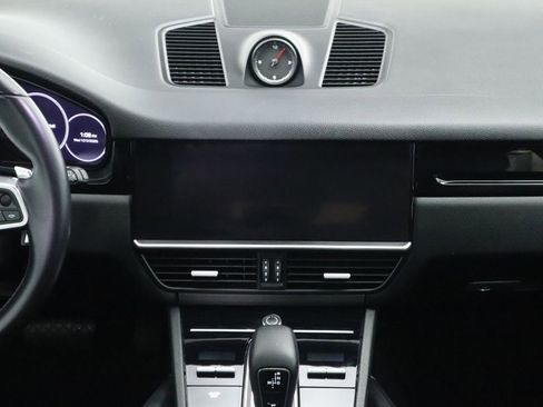 Used 2021 Porsche Cayenne image 14