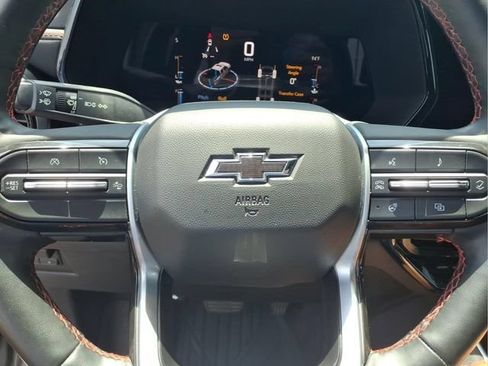Used 2023 Chevrolet Colorado Z71 w/ Z71 Convenience Package 2 AWD/4WD image 12