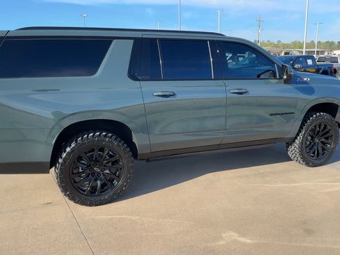 New 2026 Chevrolet Suburban Z71 w/ Z71 Off-Road Package image 8