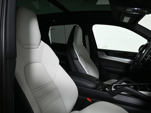 Used 2026 Porsche Cayenne E-Hybrid AWD/4WD image 39
