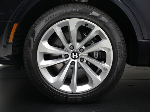 New 2025 Bentley Bentayga image 14
