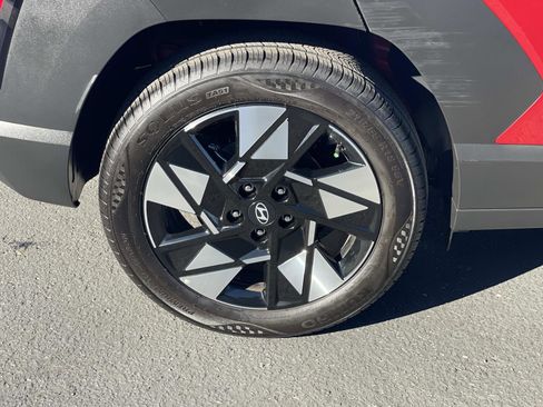 Certified 2025 Hyundai Kona SEL image 30