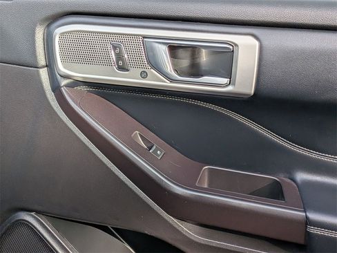 Used 2020 Ford Explorer Limited image 19