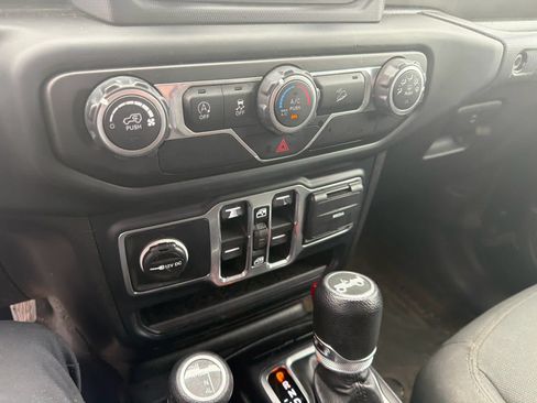 Used 2018 Jeep Wrangler Unlimited Sport S AWD/4WD image 9