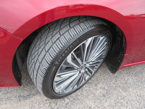 Used 2024 Nissan Altima 2.5 SL FWD image 9