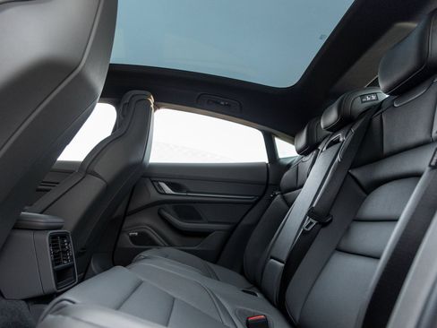 Certified 2025 Porsche Taycan AWD/4WD image 31