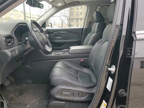 Used 2025 Honda Pilot Touring image 11