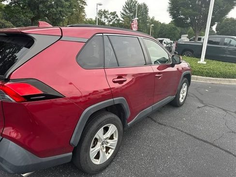 Used 2019 Toyota RAV4 XLE w/ Convenience Package FWD image 4