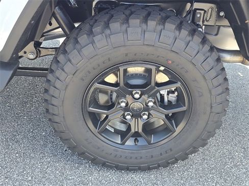 New 2025 Jeep Gladiator Sport image 7