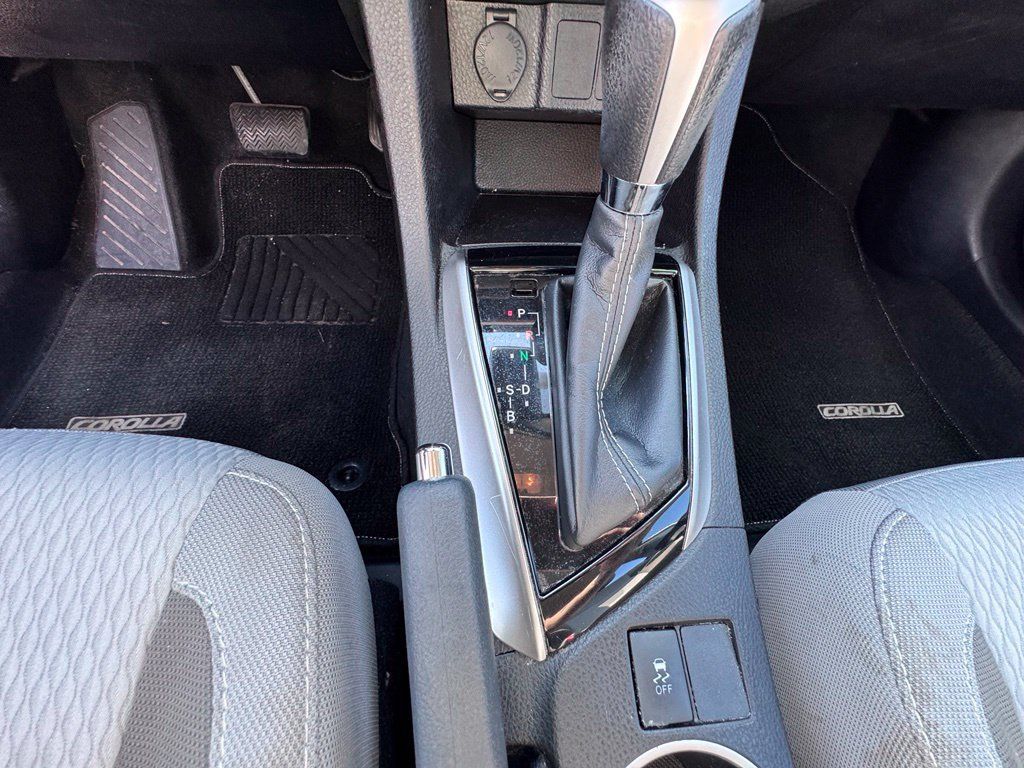 Used 2019 Toyota Corolla LE FWD image 27