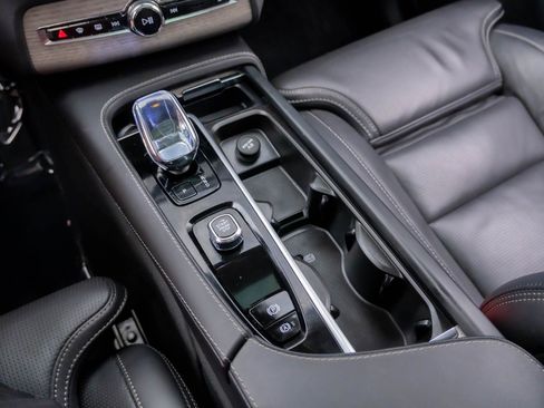 Used 2024 Volvo XC90 T8 Ultimate w/ Lounge Package AWD/4WD image 32