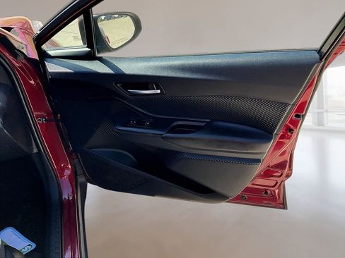 Used 2018 Toyota C-HR XLE FWD image 27