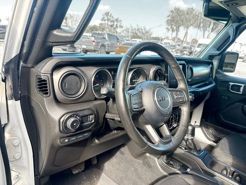 Used 2023 Jeep Wrangler Unlimited w/ Cold Weather Group image 10