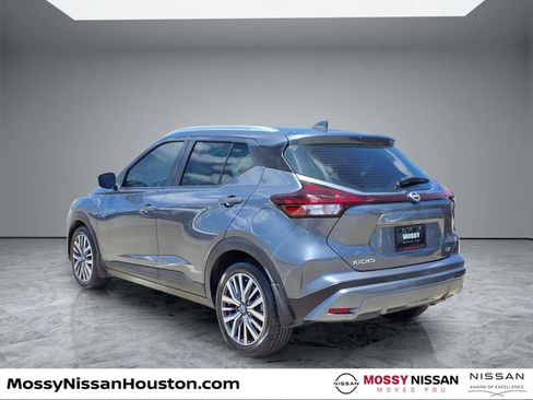 Used 2022 Nissan Kicks SV FWD image 4